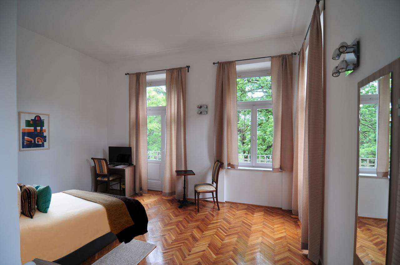 Hotel Villa Laurel Ловран Екстер'єр фото